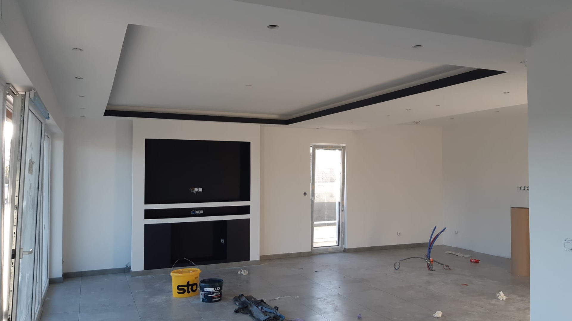 Suspended ceiling with black bulkhead and integrated TV unit