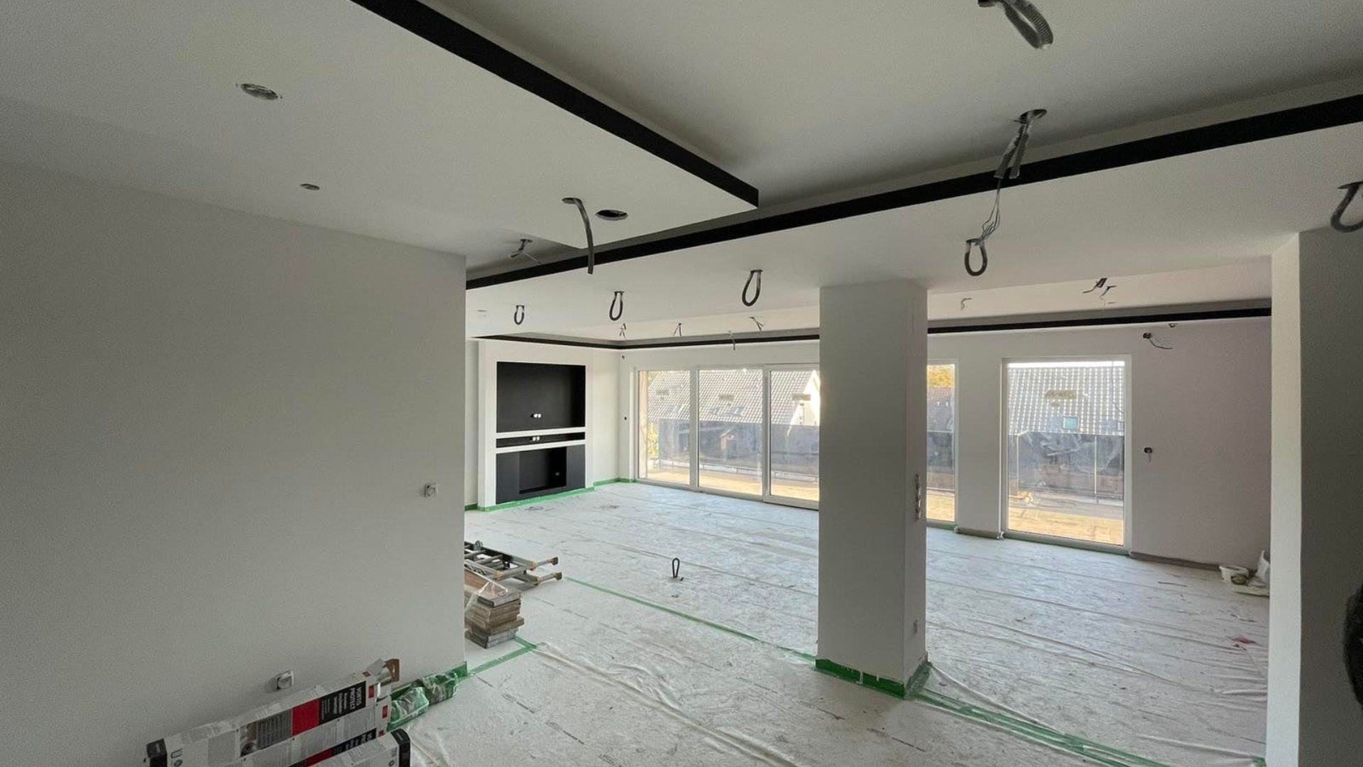 New volumes and technical ceilings — main living room