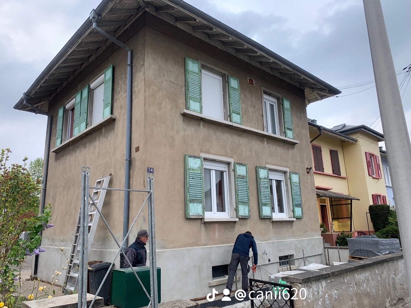 Two-storey house — facade renovation and external insulation — Before