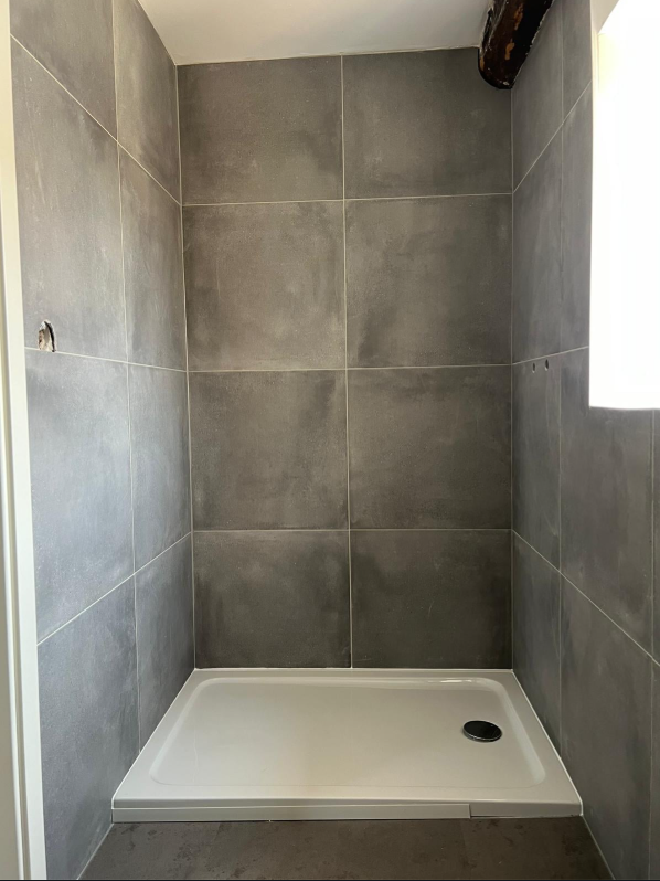 Large-format tiling and walk-in shower
